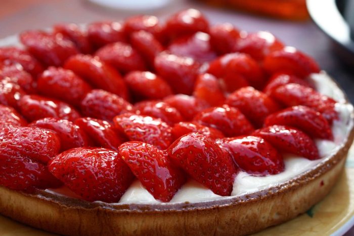 Strawberry tart with basil-1