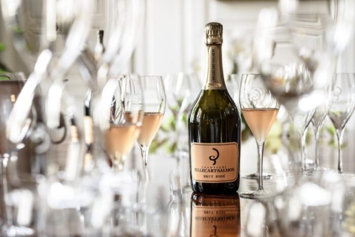 D2vHZsGUgAEVTBB-768×513