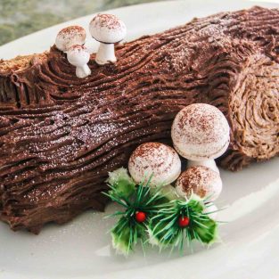 chocolate-buche-with-mushrooms